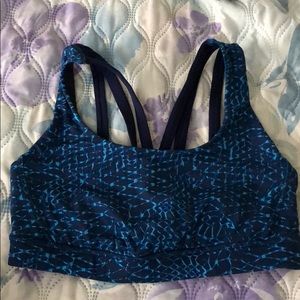 Blue lululemon sports bra size 6! EUC